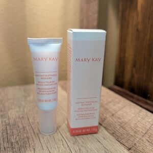 Mary Kay Puffiness Reducer in White and Pink